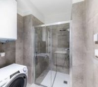 Full bathroom image 2