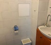 Half bathroom image 1