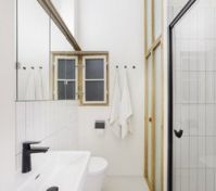 koupelna se sprchovým koutem