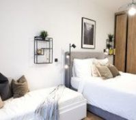 Bedroom image 4