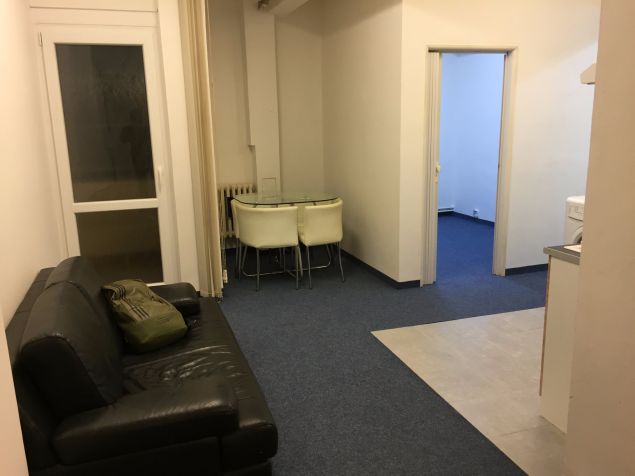 common area with dinning table