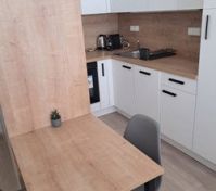 Kuchyň a jídelní stůl