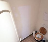 Half bathroom image 1