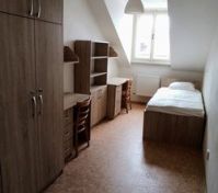 Single bedroom with wardrobe and desk