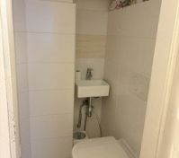 Small guest toilet