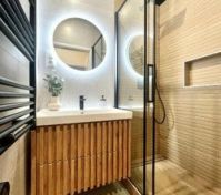 Full bathroom image 1