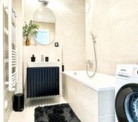Full bathroom image 6