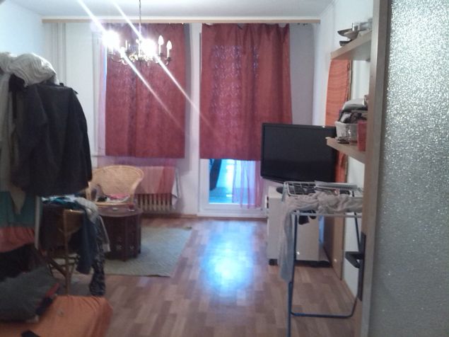 Tvůj pokoj (pardon za bordel, spolubydlící to moc neřešila) :)