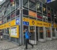 Entrance to the subway -2 min walk