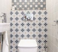 Tiled toilet room with patterned tiles