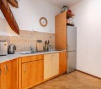 Shared full kitchen image 2