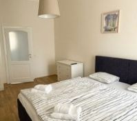 Bedroom 1 image 4