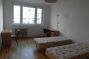 Obývací pokoj (fotka ze dveří)