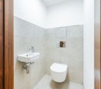 Half bathroom image 1