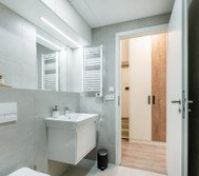 Full bathroom image 2