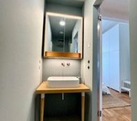 Full bathroom image 1