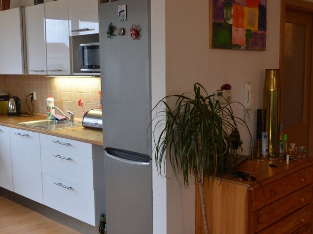 kuchyň se spotřebiči