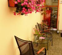 Posezení před domem