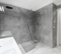 Full bathroom image 4
