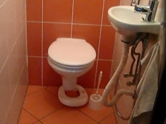 toaleta s bidetovou sprchou