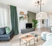Living room image 7