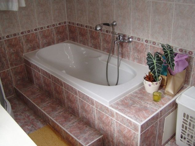 vana ve společně uzamykatelné koup.