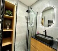 Full bathroom image 1