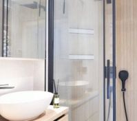 Full bathroom image 2