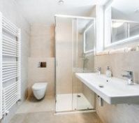 Full bathroom 2 image 2