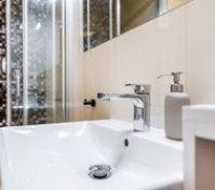 Full bathroom image 4