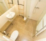 Full bathroom image 5