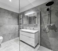 Full bathroom image 3