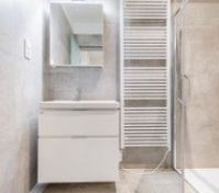 Full bathroom image 2