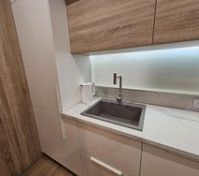 Kuchyň s myčkou, lednicí,  troubou 