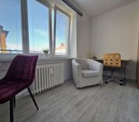 Bright room with chairs and desk