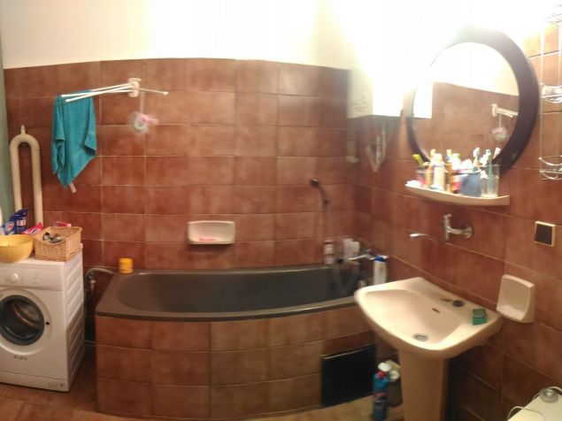 Prostorná koupelna.