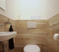 WC s umyvadlem