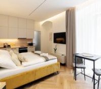 Spacious studio with dining area