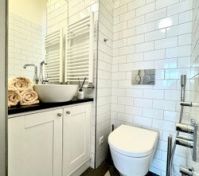 Half bathroom image 1