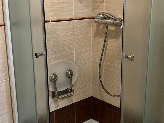 sdílená sprcha