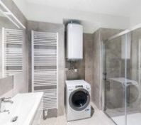 Full bathroom image 1