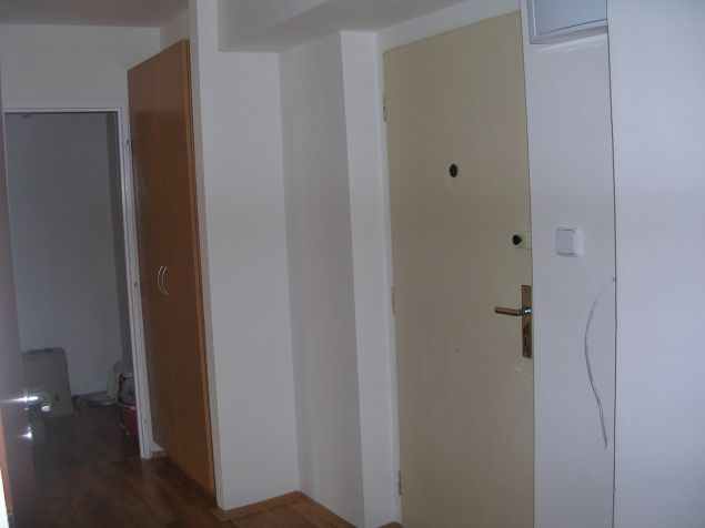 předsíň +šatna/komora
