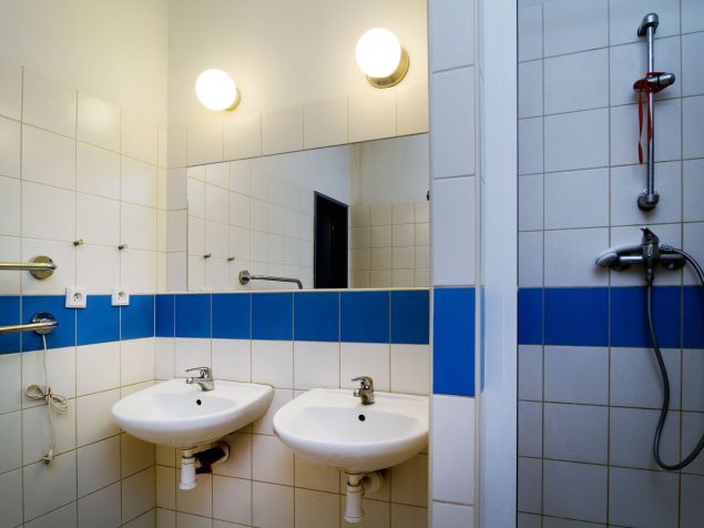 koupelna společná pro 2 pokoje