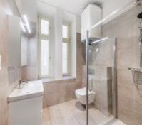 Full bathroom image 1