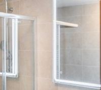 Full bathroom 1 image 3