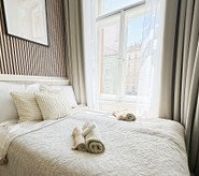 Bedroom 1 image 7