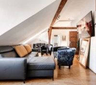 the leather couch can be extended (sleeps up to 2 people), plus corner sofa (sleeps additional 1 person)