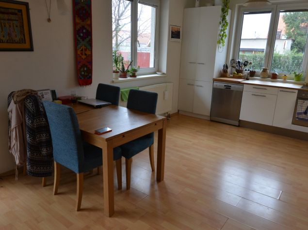 150 m od bus 107 Suchdol