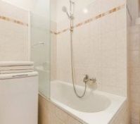 Full bathroom image 2