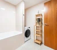 Full bathroom image 2
